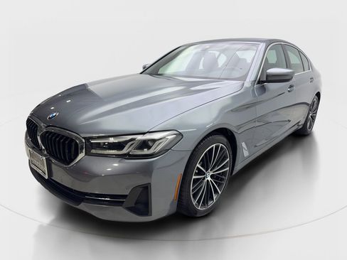 Used 2022 BMW 530i xDrive w/ Convenience Package AWD/4WD image 2