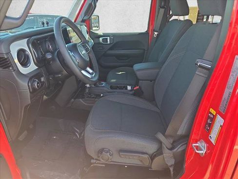 Used 2024 Jeep Wrangler Unlimited Sahara w/ Technology Group AWD/4WD image 16