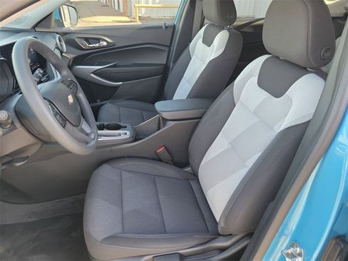 Used 2025 Chevrolet Trax LS w/ LS Convenience Package image 15