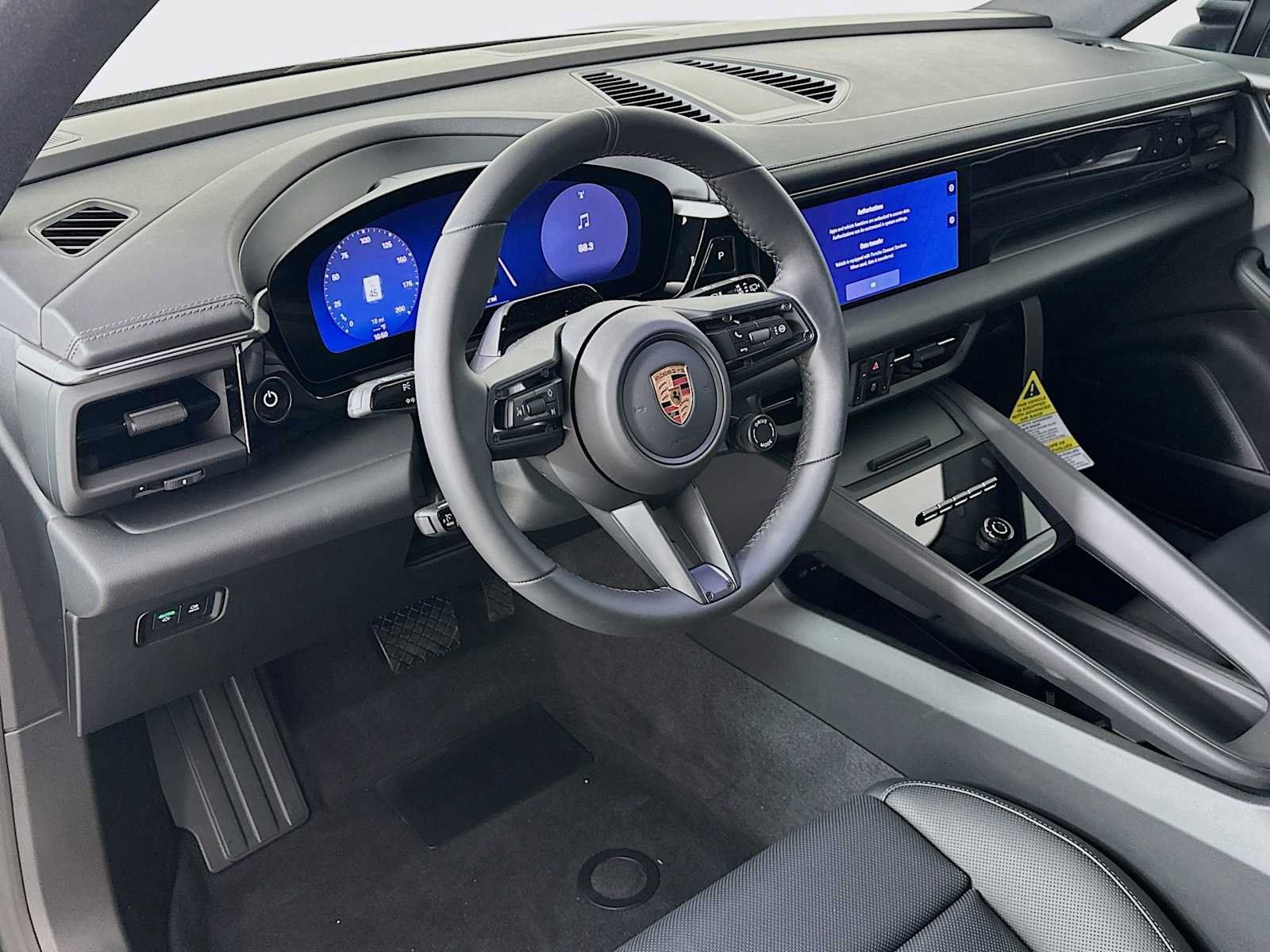 Used 2026 Porsche Macan Electric RWD image 4