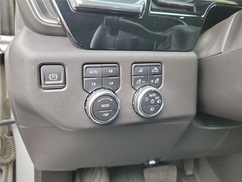 Used 2022 GMC Sierra 1500 SLT AWD/4WD image 22