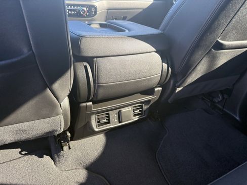 Used 2024 GMC Sierra 1500 SLT image 34