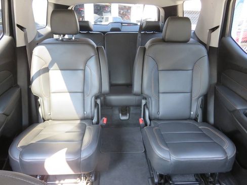 Used 2021 Chevrolet Traverse LT w/ LT Premium Package AWD/4WD image 23