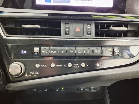 Used 2024 Lexus ES 350 w/ Premium Package image 20