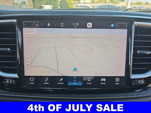 Used 2023 Chrysler Pacifica Limited FWD image 24