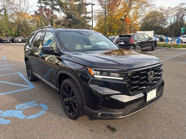 Certified 2025 Honda Pilot Black Edition image 10
