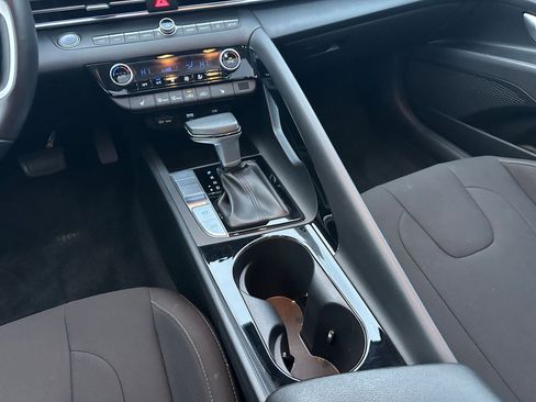 Used 2025 Hyundai Elantra SEL image 39