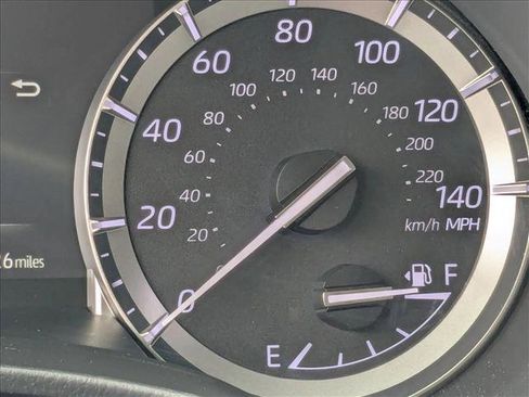 Used 2022 Toyota Highlander Platinum FWD image 4