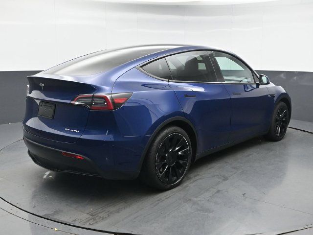 Used 2023 Tesla Model Y Long Range AWD/4WD image 5