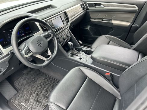 Used 2022 Volkswagen Atlas Cross Sport SE FWD image 16