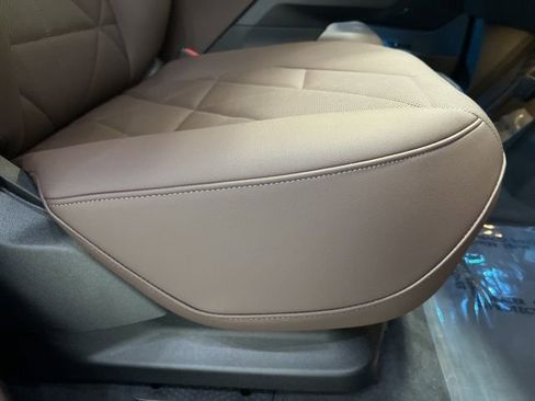 Used 2025 BMW iX xDrive50 image 71