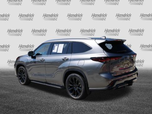 Used 2026 Toyota Highlander Limited AWD/4WD image 7