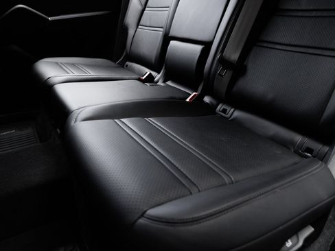 Certified 2023 Porsche Cayenne S Platinum AWD/4WD image 25