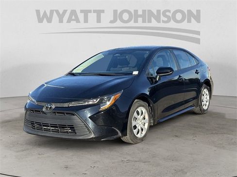 Used 2023 Toyota Corolla LE image 1