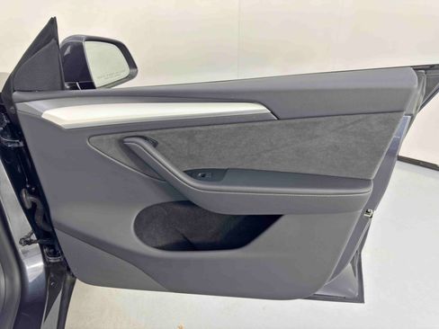 Used 2024 Tesla Model Y Long Range image 43