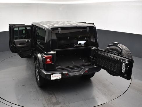 Used 2025 Jeep Wrangler Unlimited Sahara AWD/4WD image 23