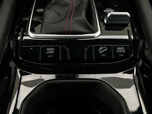 Used 2025 Jeep Compass Trailhawk w/ Trailer Tow Group image 22