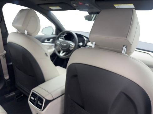Used 2025 Genesis G70 2.5T image 41