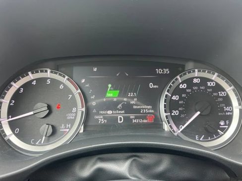 Used 2024 Toyota Highlander XLE AWD/4WD image 35
