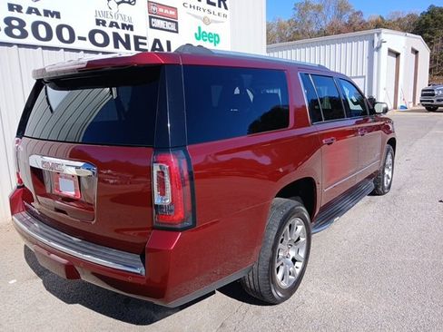 Used 2020 GMC Yukon XL Denali image 3