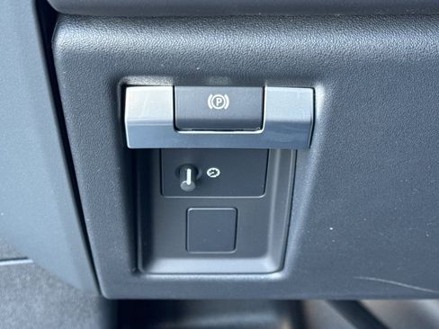 New 2026 Land Rover Defender 130 X-Dynamic SE image 31