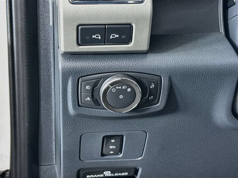 Used 2022 Ford F350 Lariat w/ Black Appearance Package AWD/4WD image 10