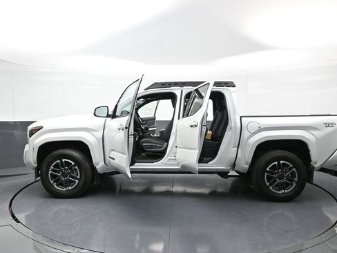 New 2024 Toyota Tacoma TRD Sport w/ TRD Sport Upgrade Package AWD/4WD image 40