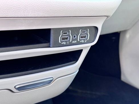 Used 2024 Chrysler Pacifica Touring-L FWD image 22