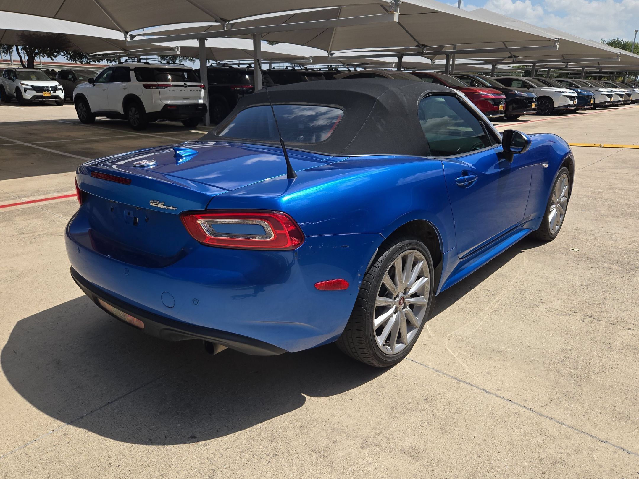 Used 2017 FIAT 124 Spider Lusso RWD image 3