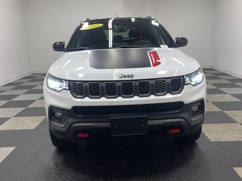 Used 2025 Jeep Compass Trailhawk AWD/4WD image 24
