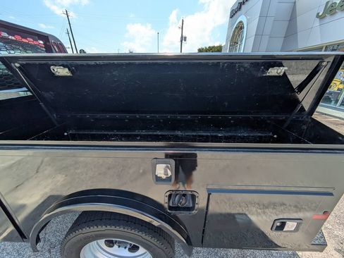 Used 2022 Ford F550 4x4 Crew Cab Super Duty w/ Power Equipment Group image 15