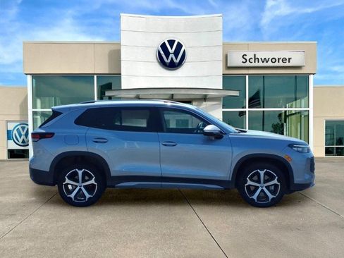 Certified 2025 Volkswagen Tiguan SE AWD/4WD image 5