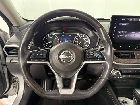 Used 2023 Nissan Altima 2.5 SV w/ SV Premium Package FWD image 14