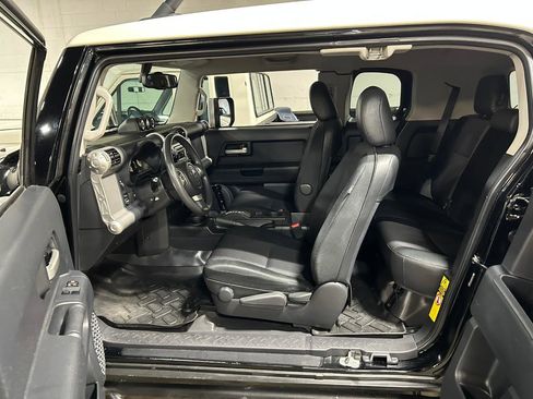 Used 2013 Toyota FJ Cruiser 4WD w/ Convenience Pkg image 14