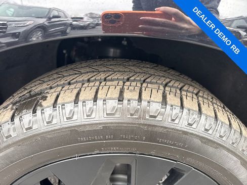 Used 2025 Ford Expedition Platinum w/ Stealth Appearance Package image 23