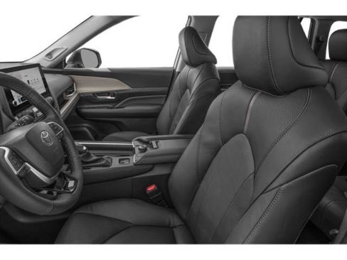 Used 2025 Toyota Grand Highlander AWD image 8