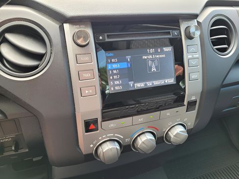 Used 2018 Toyota Tundra SR5 image 17