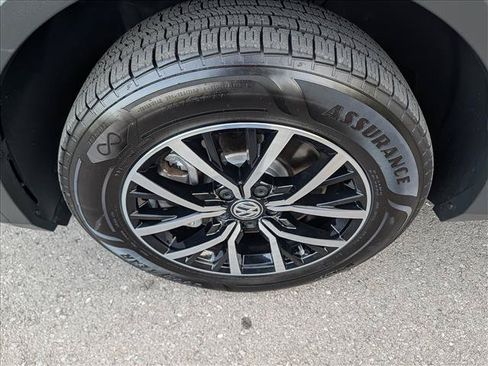 Certified 2021 Volkswagen Tiguan SE FWD image 9