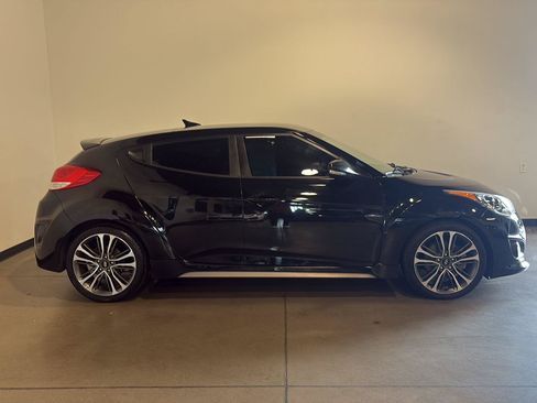 Used 2016 Hyundai Veloster Turbo FWD image 2