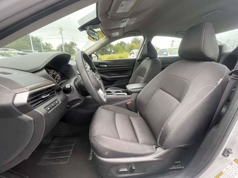 Used 2024 Nissan Altima 2.5 SV FWD image 16