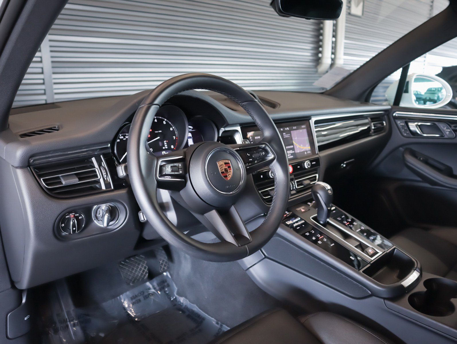 Used 2026 Porsche Macan AWD/4WD image 4