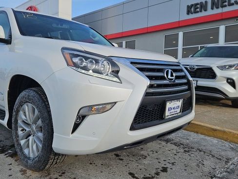 Used 2018 Lexus GX 460 image 4