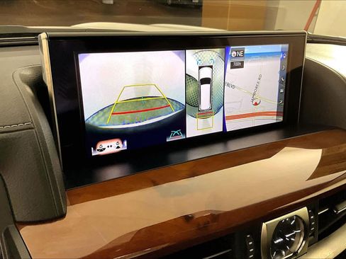 Used 2020 Lexus LX 570 4WD w/ Luxury Package image 24