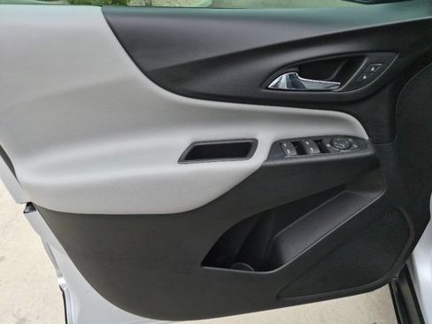 Used 2018 Chevrolet Equinox LS FWD image 15