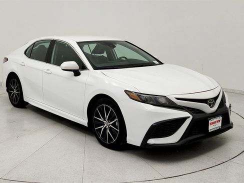 Certified 2024 Toyota Camry SE image 1