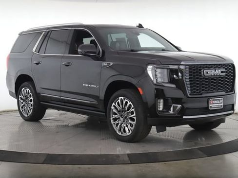 Used 2023 GMC Yukon Denali Ultimate w/ LPO, Floor Liner Package AWD/4WD image 2