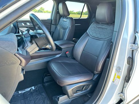Used 2025 Ford Explorer Platinum w/ LUX Leather Package AWD/4WD image 11