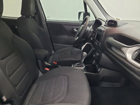 Used 2021 Jeep Renegade Latitude FWD image 21