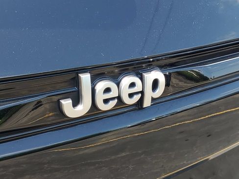 Used 2022 Jeep Grand Cherokee Summit AWD/4WD image 32