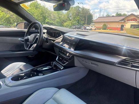 Used 2022 Audi e-tron GT Prestige AWD/4WD image 22